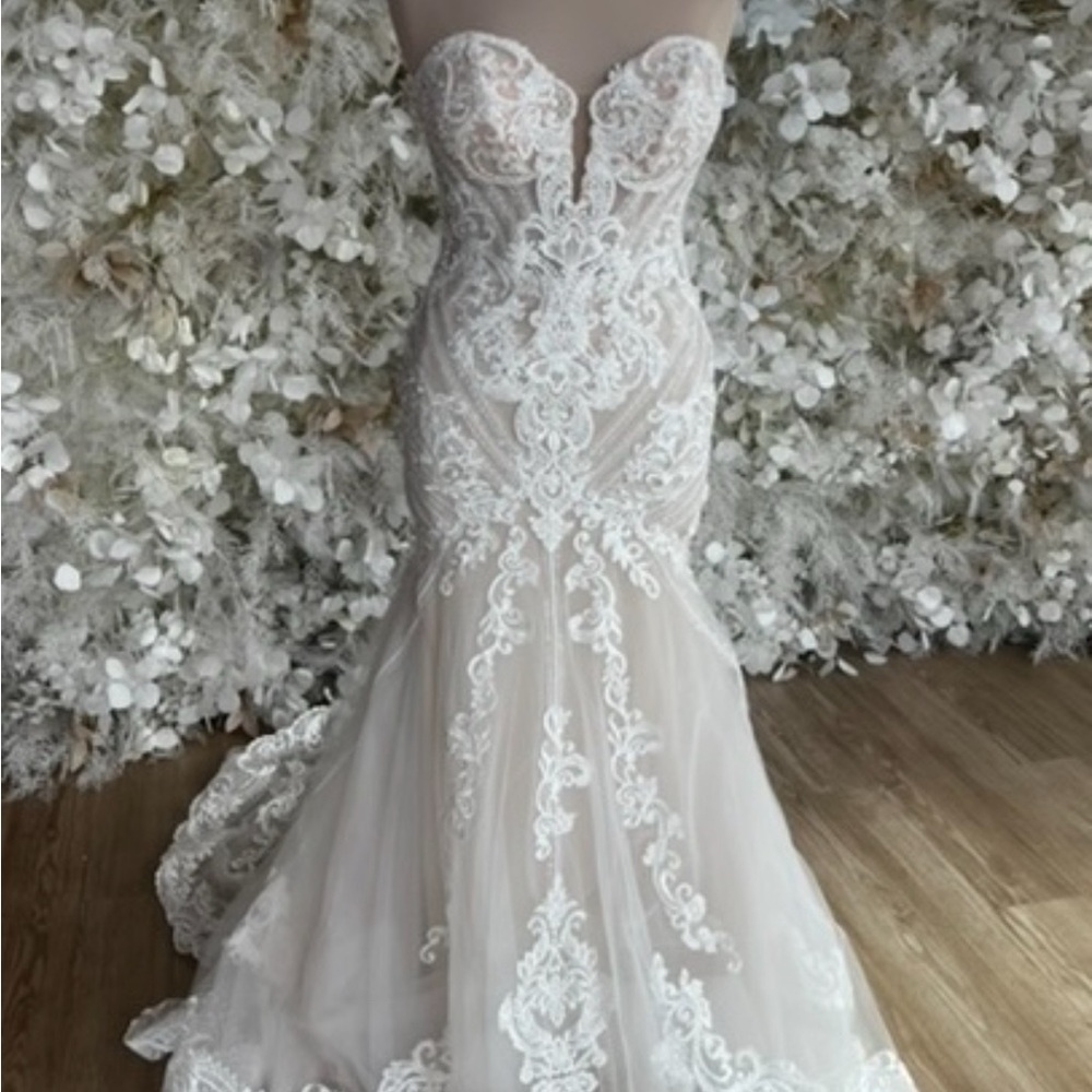 Elegant Lace Wedding Dress